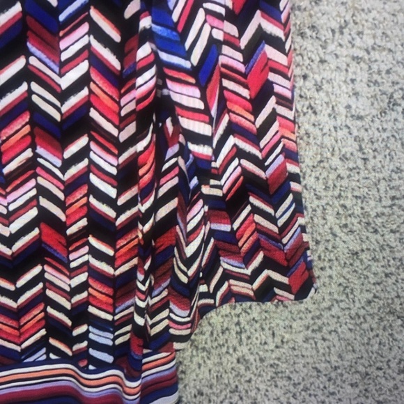 Women's Chevron Print Knit Top in Pink and Navy - Picture 3 of 8